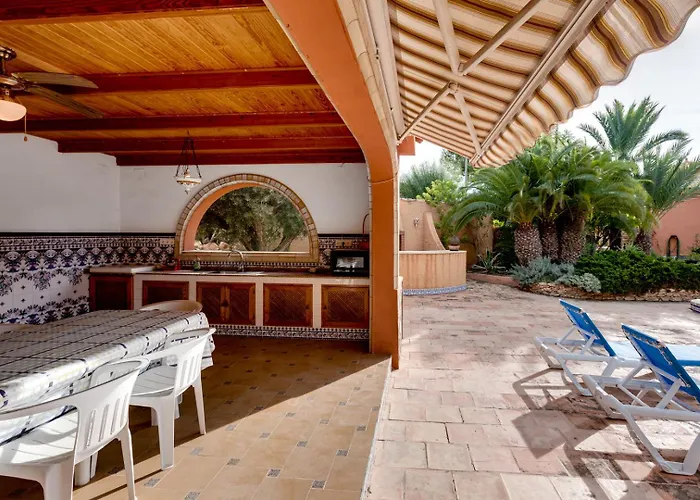 Esclusivo Con Piscina E Giardino Hébergement de vacances *